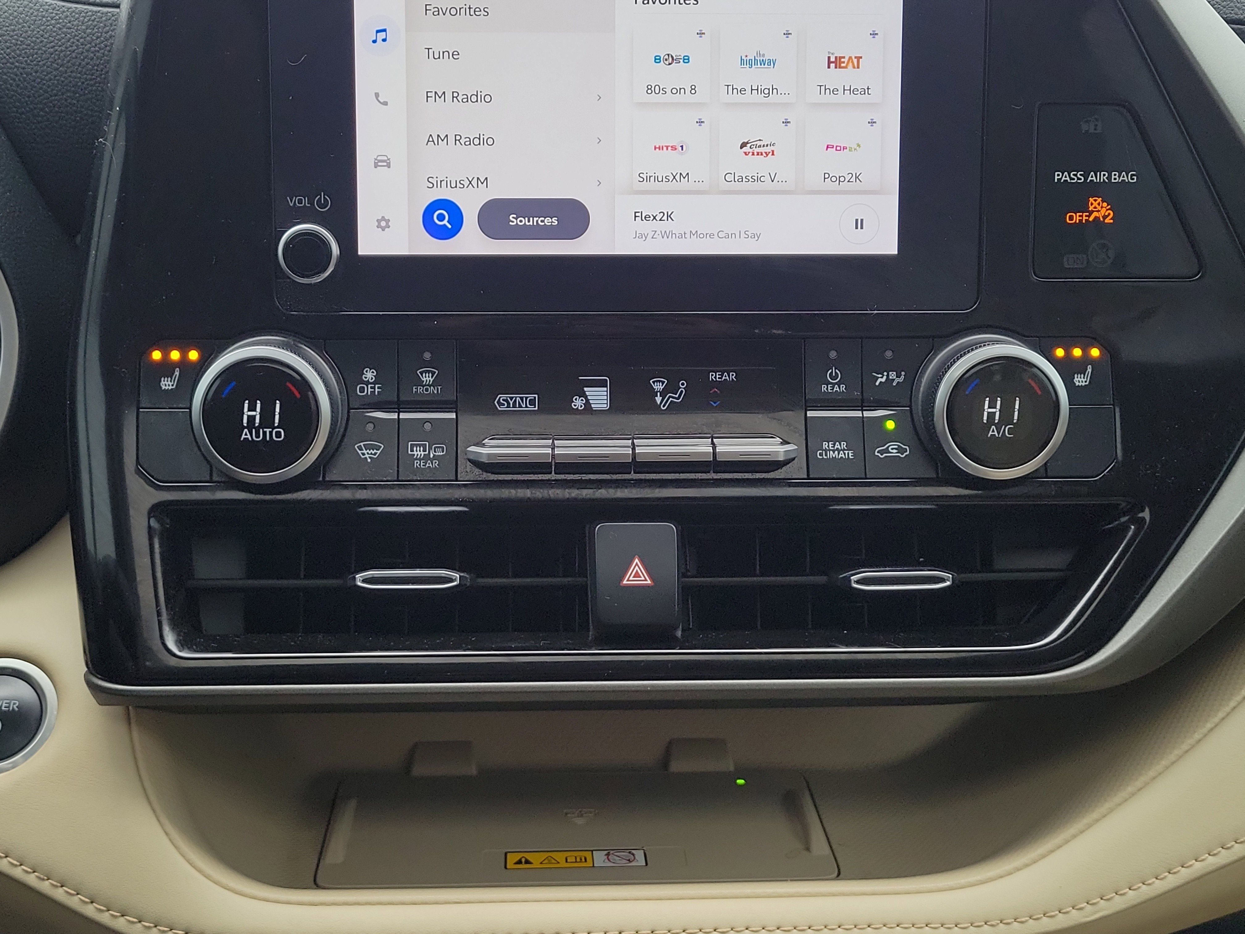 Used 2024 Toyota Highlander XLE image 33