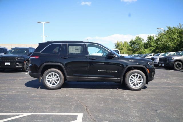 New 2025 Jeep Grand Cherokee Laredo w/ Luxury Tech Group I image 4