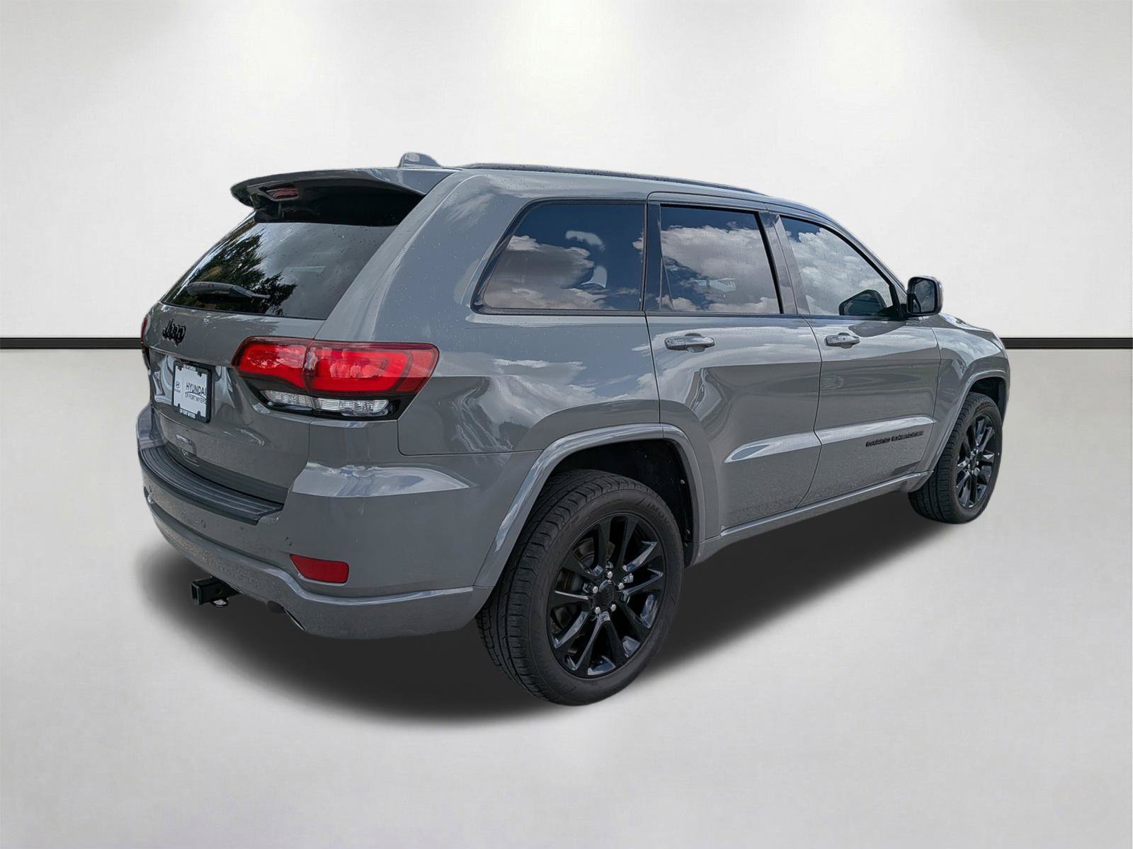 Used 2021 Jeep Grand Cherokee Laredo X AWD/4WD image 4