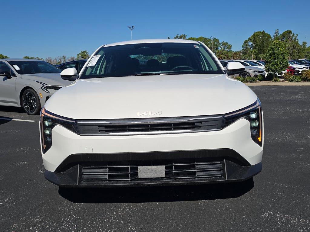 New 2025 Kia K4 LXS image 3