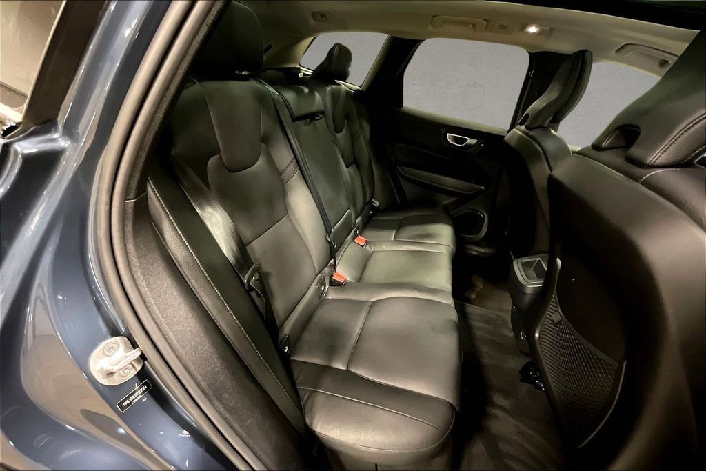 Used 2024 Volvo XC60 B5 Plus w/ Protection Package Premier image 24