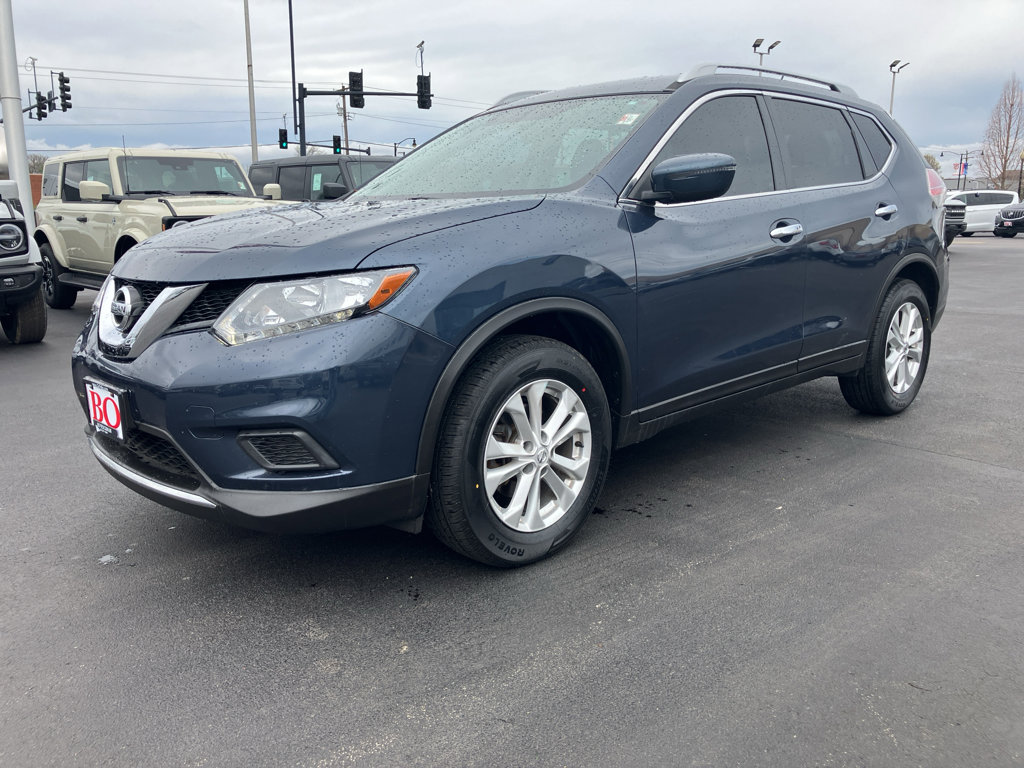 Used 2016 Nissan Rogue SV image 2