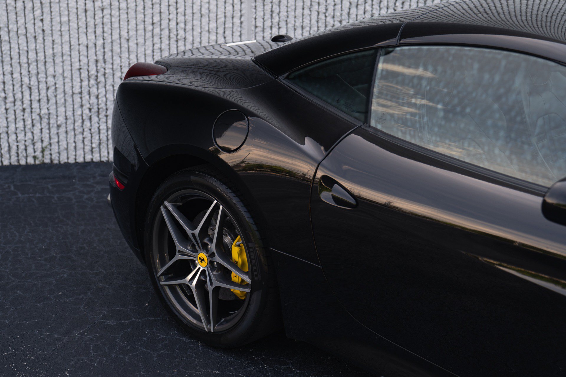 Used 2017 Ferrari California T RWD image 24