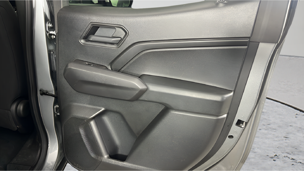 Used 2025 Chevrolet Colorado Trail Boss AWD/4WD image 19