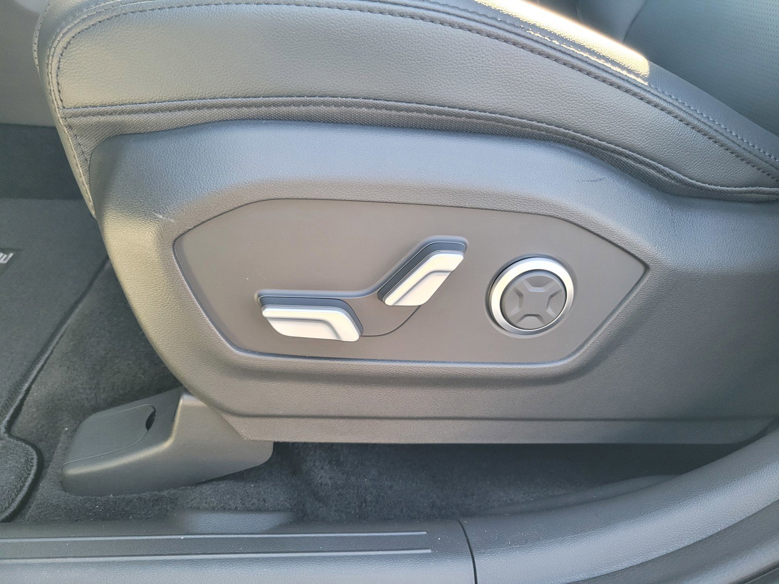 New 2026 Hyundai Santa Fe Limited image 13