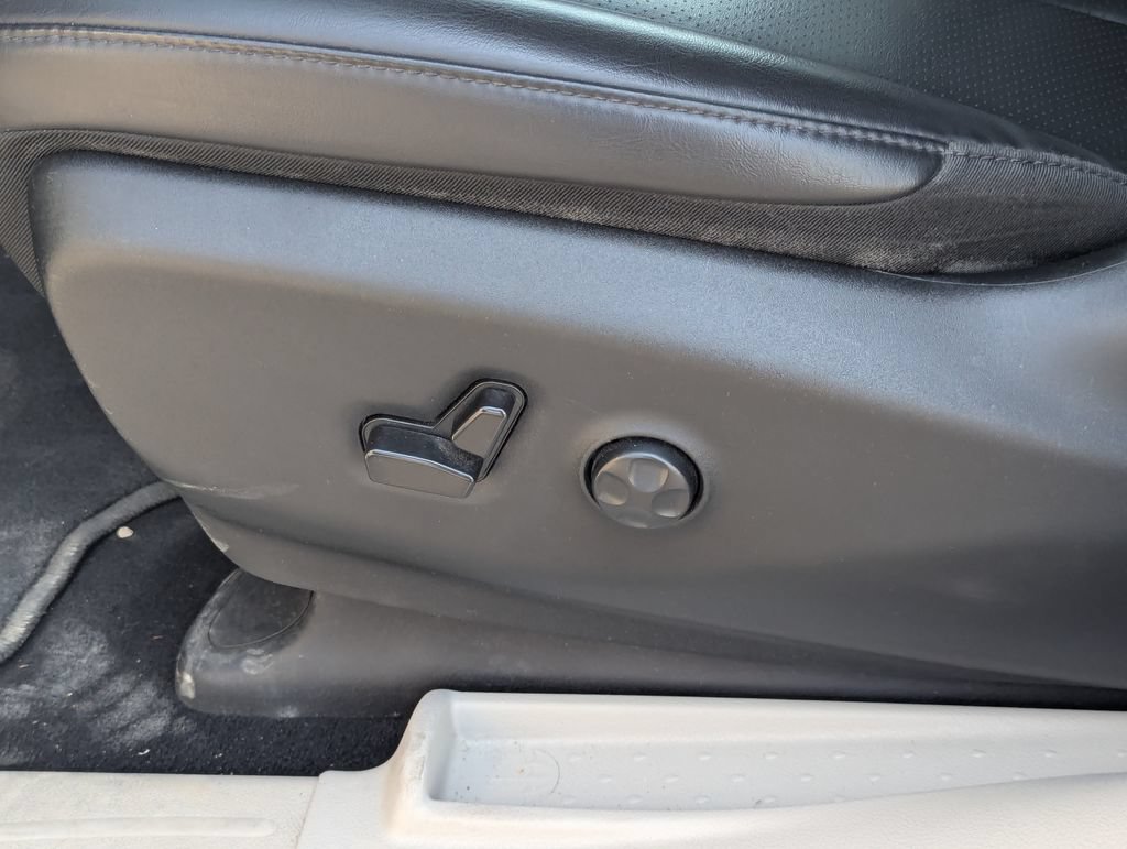Used 2023 Chrysler Pacifica Touring-L FWD image 26
