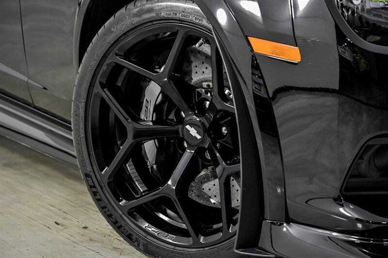 Used 2015 Chevrolet Camaro Z/28 RWD image 3
