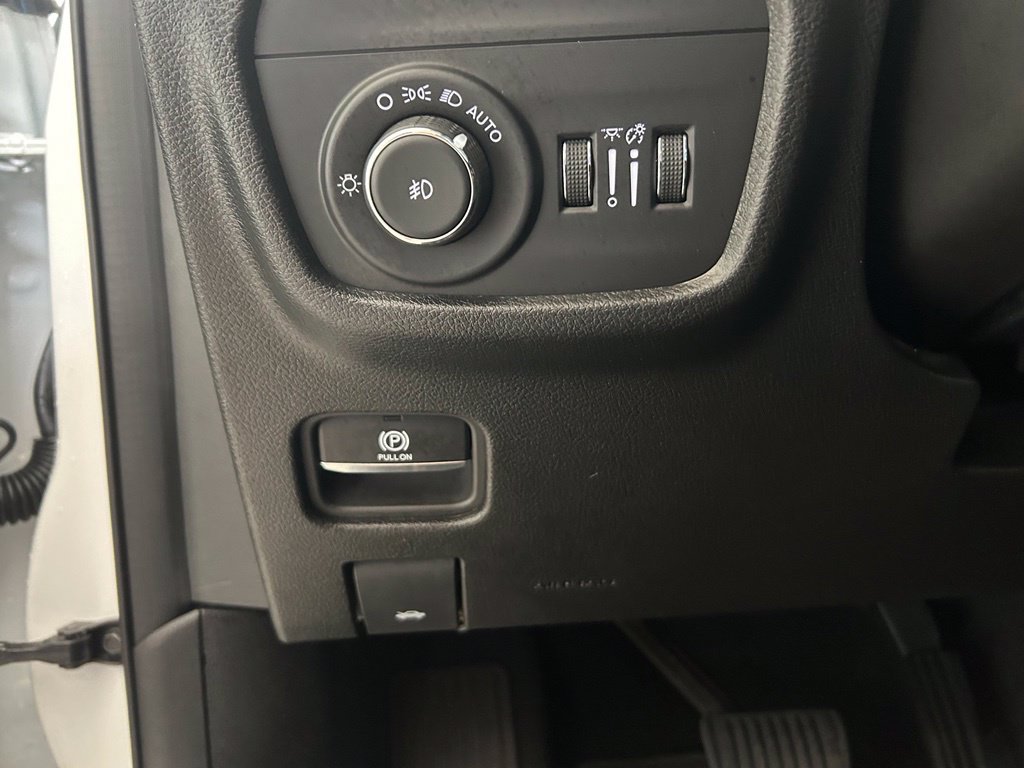 Used 2024 Jeep Grand Cherokee L Limited w/ Black Appearance Package RWD image 42
