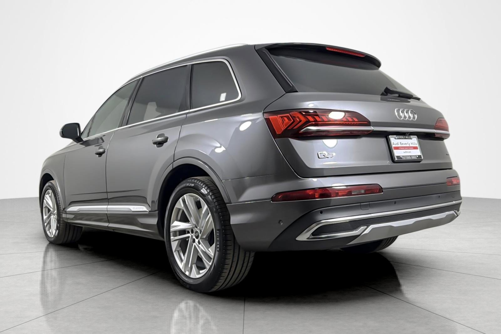 Used 2023 Audi Q7 2.0T Premium w/ Convenience Package AWD/4WD image 3