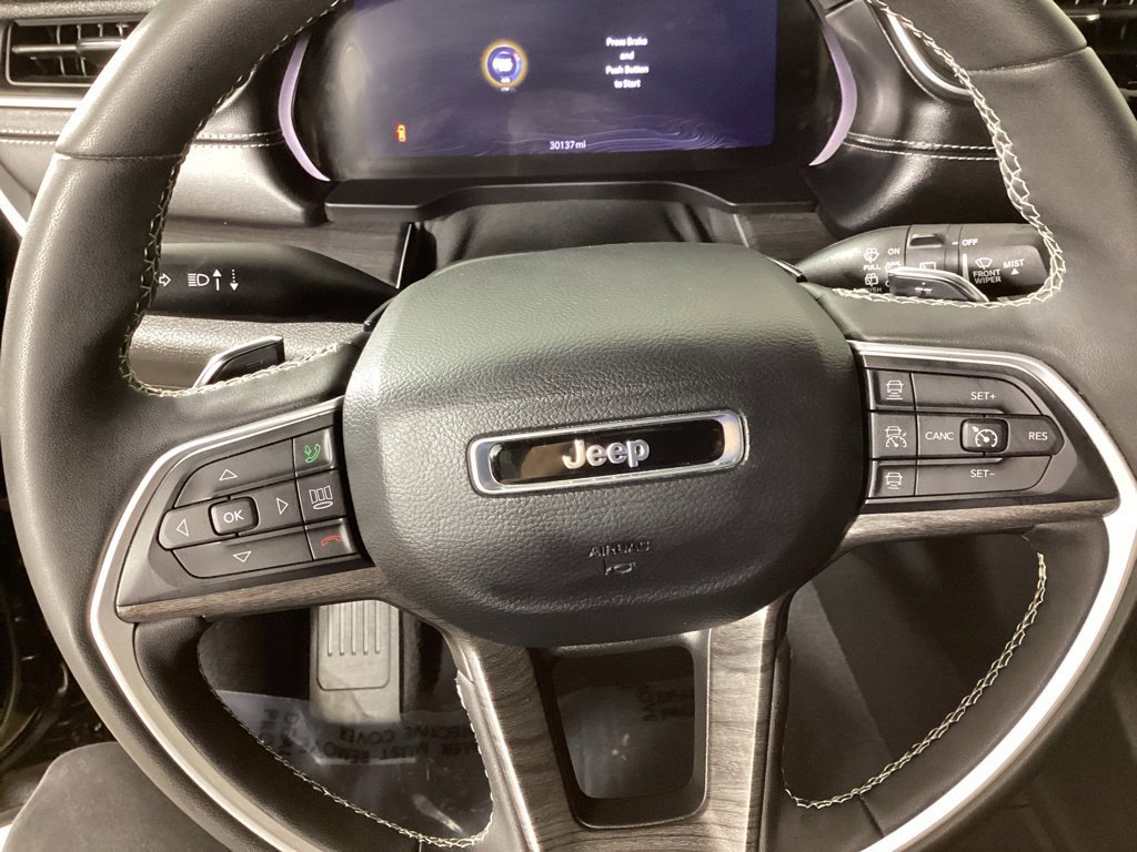 Used 2024 Jeep Grand Cherokee L Limited w/ Black Appearance Package AWD/4WD image 15