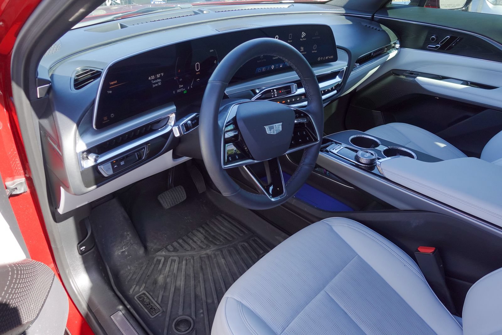 Used 2024 Cadillac Lyriq Luxury w/ LPO, Floor Liner Package RWD image 9