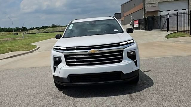 New 2026 Chevrolet Traverse LT w/ Enhanced Driving Package AWD/4WD image 3