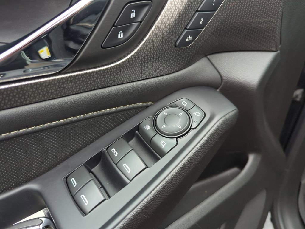 Used 2022 Chevrolet Traverse Premier w/ Redline Edition image 34