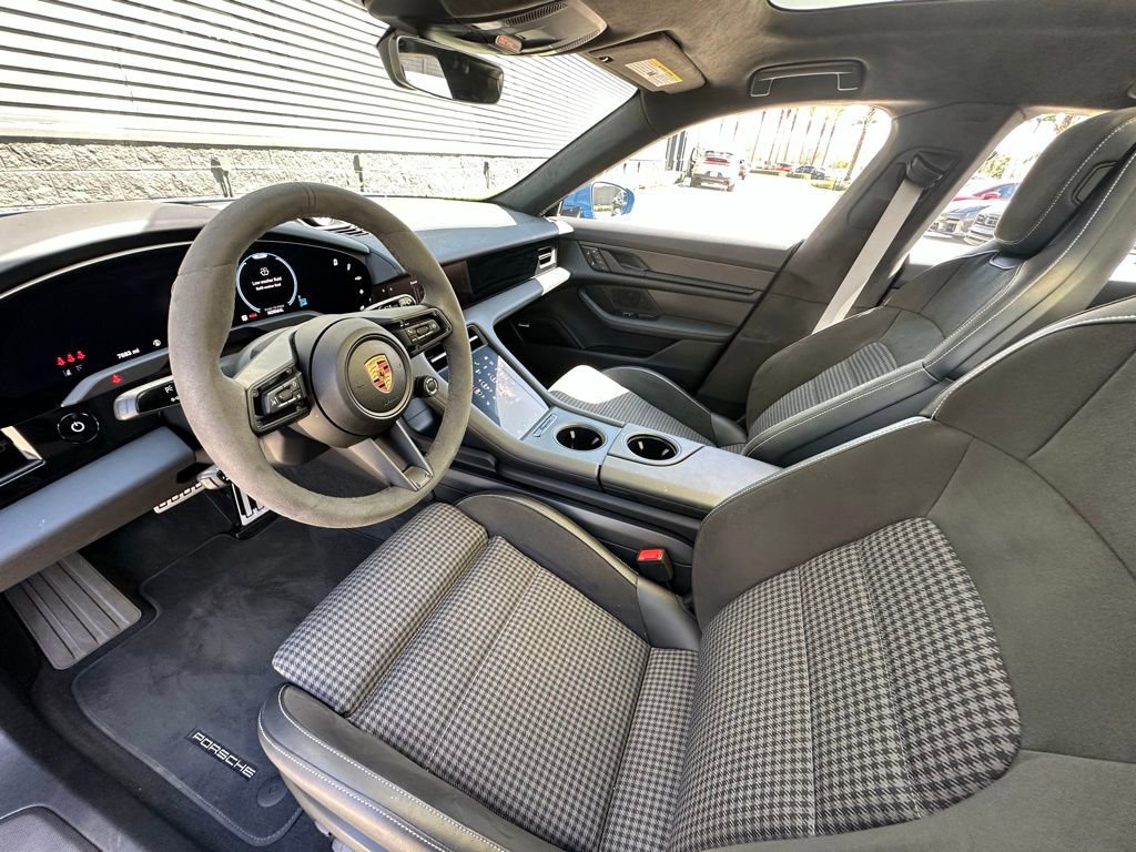 Certified 2025 Porsche Taycan 4S image 4