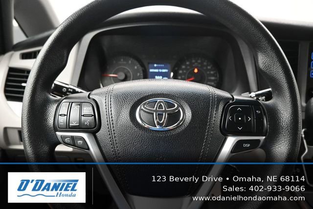 Used 2017 Toyota Sienna LE FWD image 29