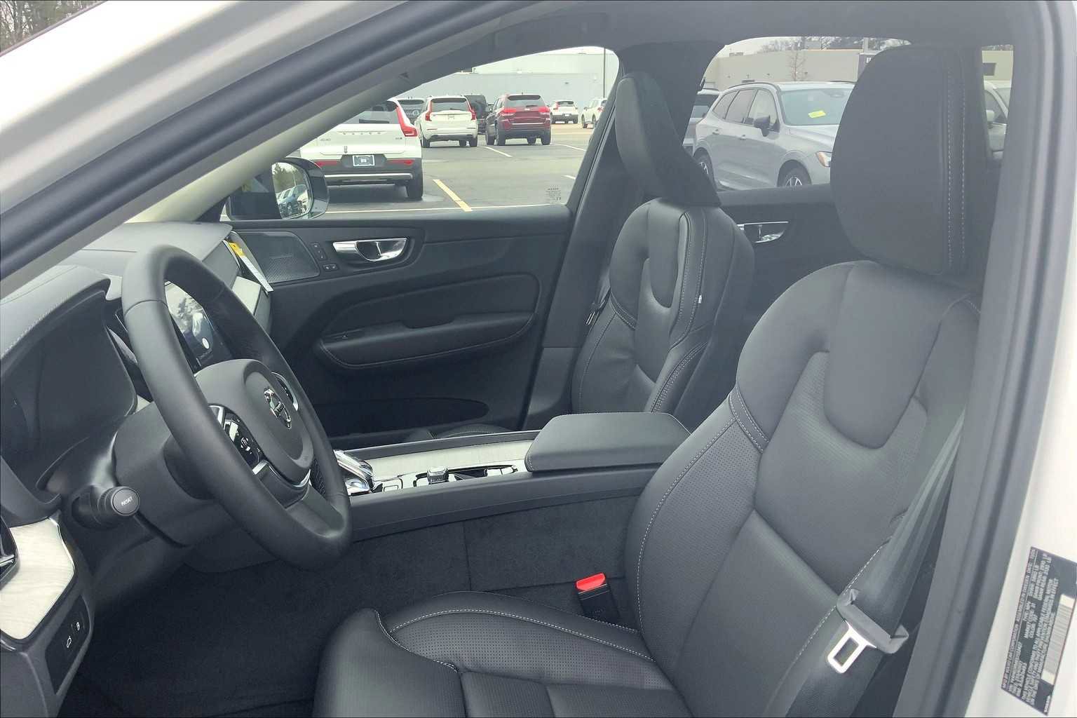 New 2025 Volvo XC60 T8 Ultra w/ Protection Package Premier image 13