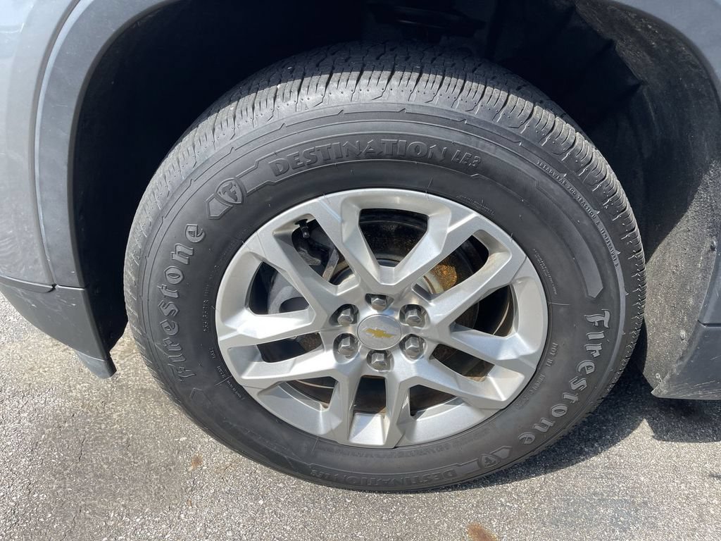 Used 2018 Chevrolet Traverse LS FWD image 2