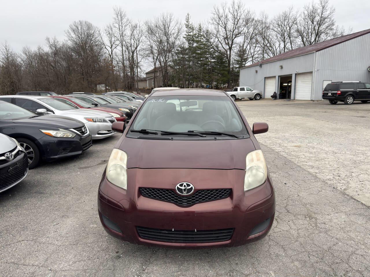 Used 2010 Toyota Yaris 2-Door Hatchback image 4