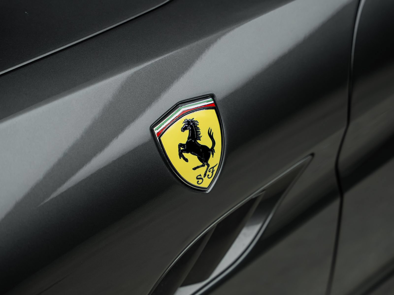 Used 2010 Ferrari California RWD image 26