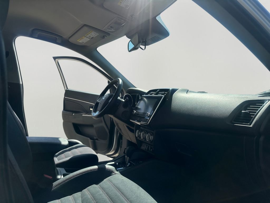 Used 2025 Mitsubishi Outlander Sport AWD image 11