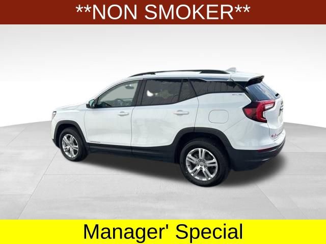 Used 2023 GMC Terrain SLE w/ Driver Convenience Package image 4
