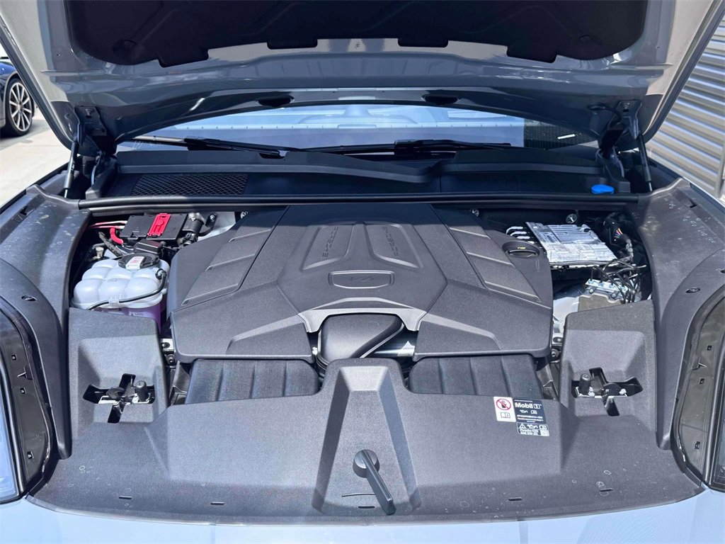New 2025 Porsche Cayenne Coupe image 27