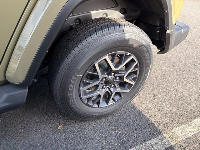 New 2026 Jeep Wrangler Unlimited Sahara AWD/4WD image 6