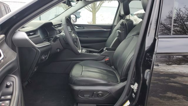 Certified 2023 Jeep Grand Cherokee L Limited w/ Luxury Tech Group II image 4