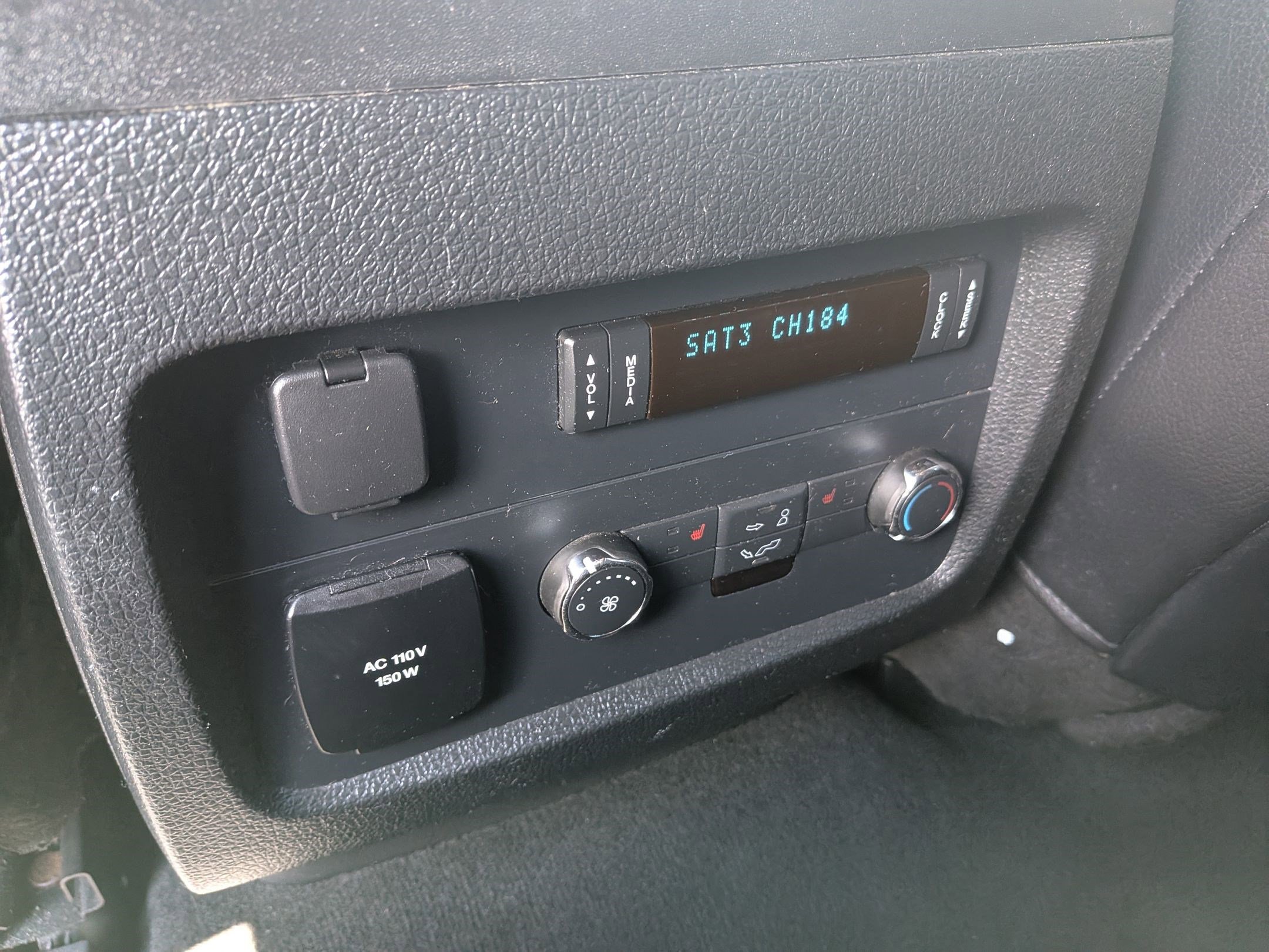 Used 2017 Ford Expedition XLT w/ Equipment Group 201A AWD/4WD image 26