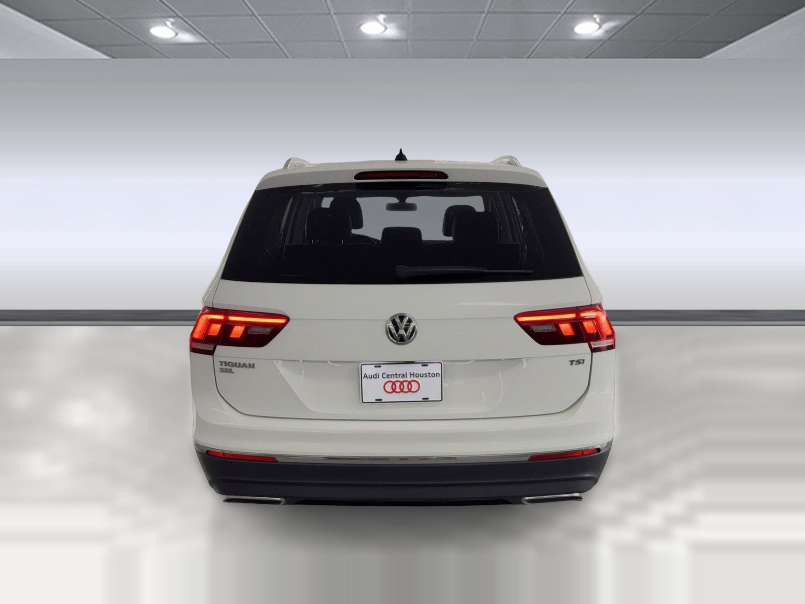 Used 2018 Volkswagen Tiguan SEL FWD image 10