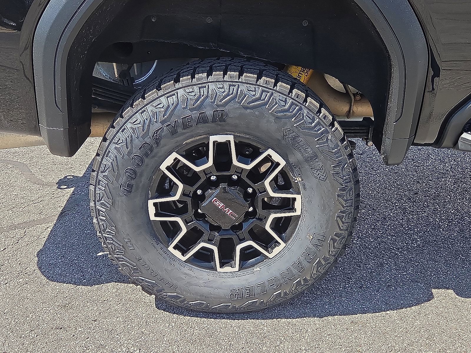 Used 2024 GMC Sierra 2500 AT4X AWD/4WD image 7