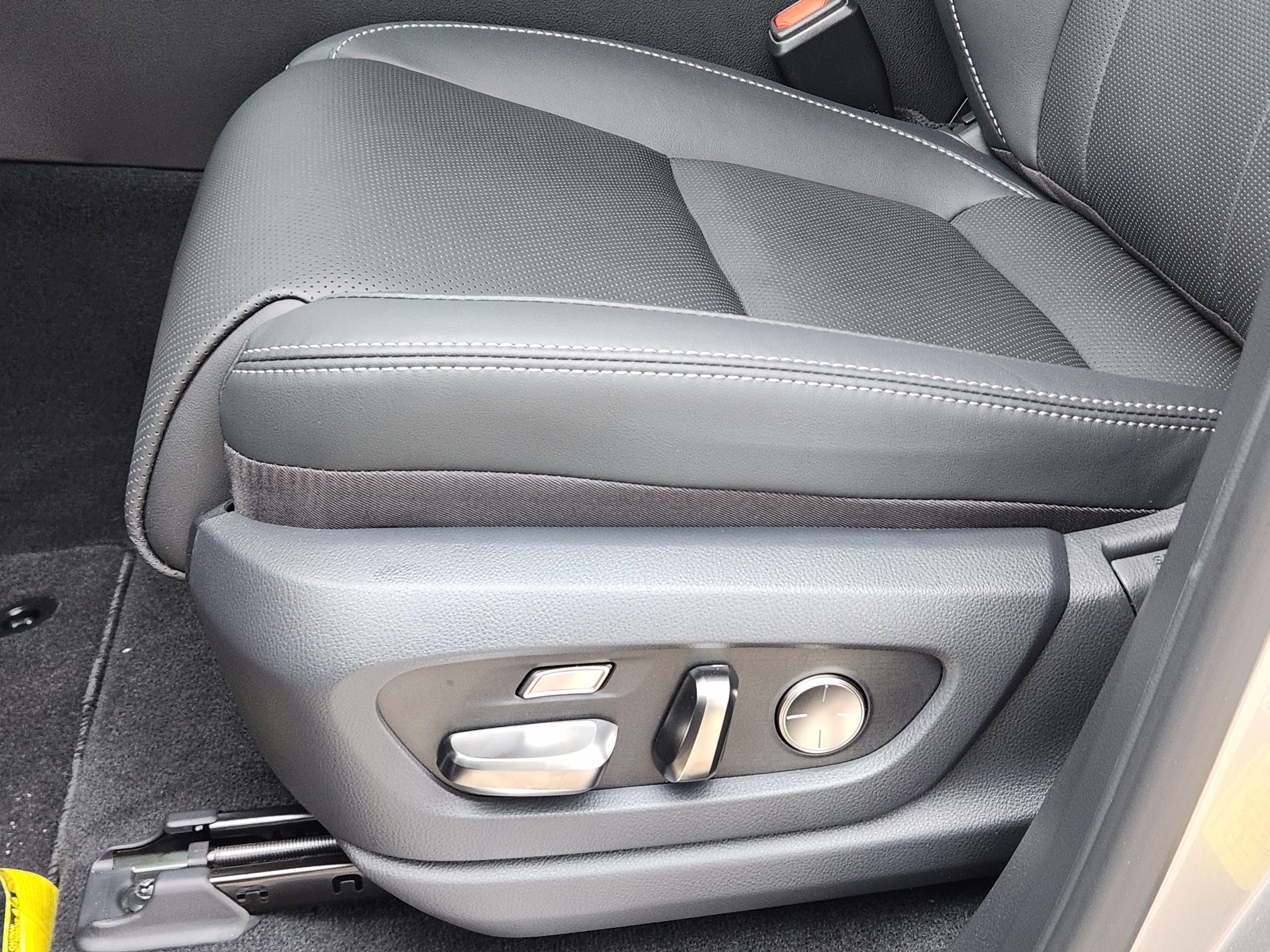 New 2026 Lexus LX 700h Luxury image 18