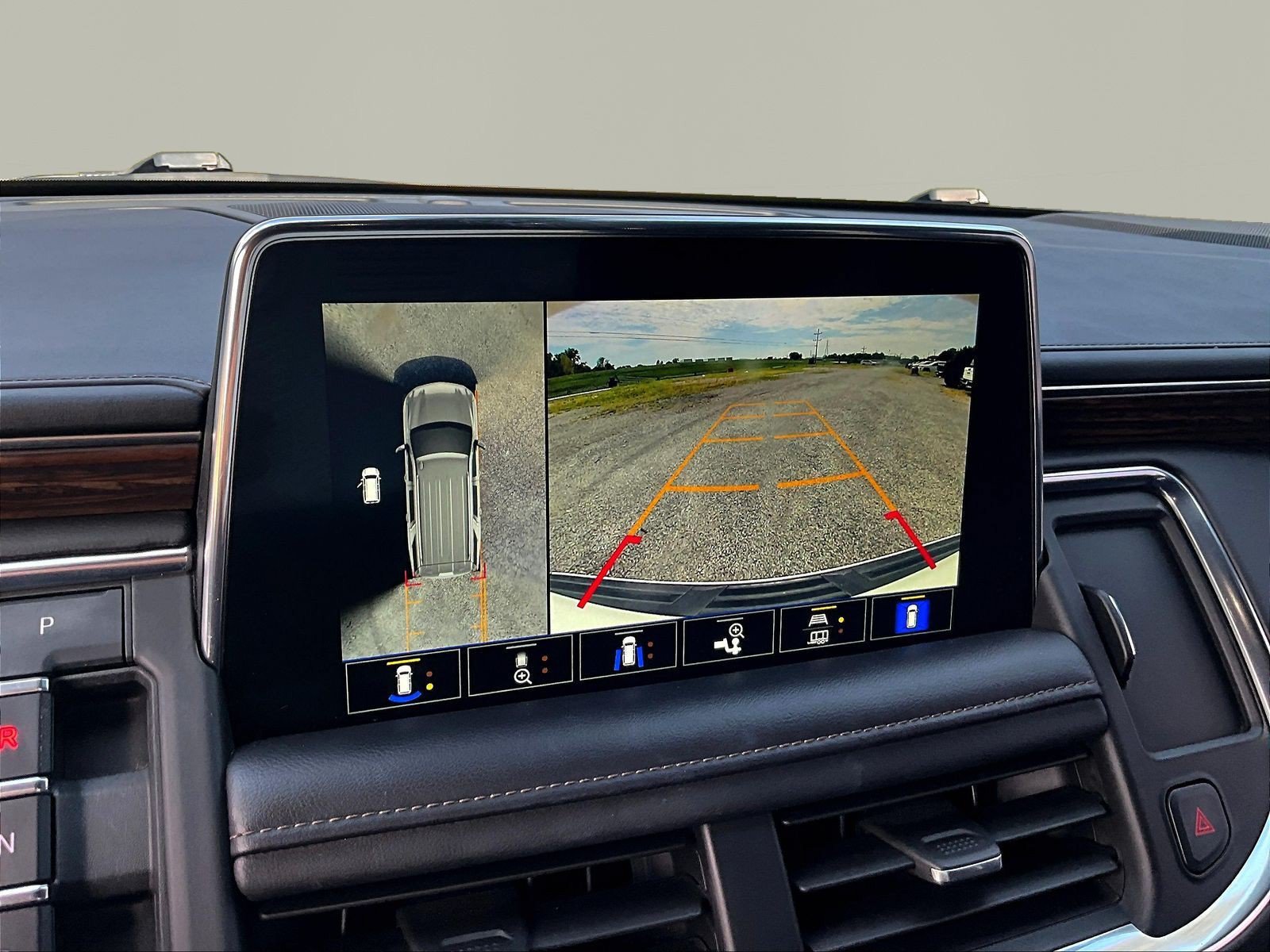 Used 2021 Chevrolet Tahoe High Country w/ Technology Package AWD/4WD image 14