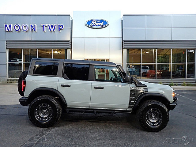 Used 2022 Ford Bronco Everglades image 1