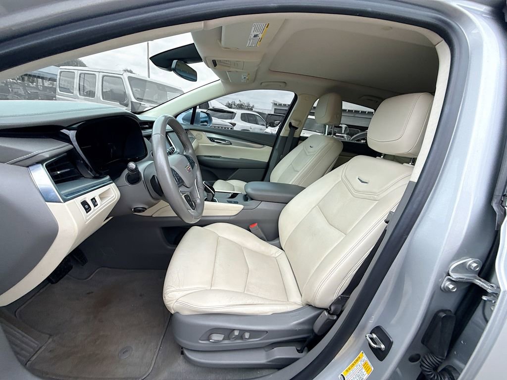 Used 2018 Cadillac XT5 Luxury w/ Driver Awareness Package image 23