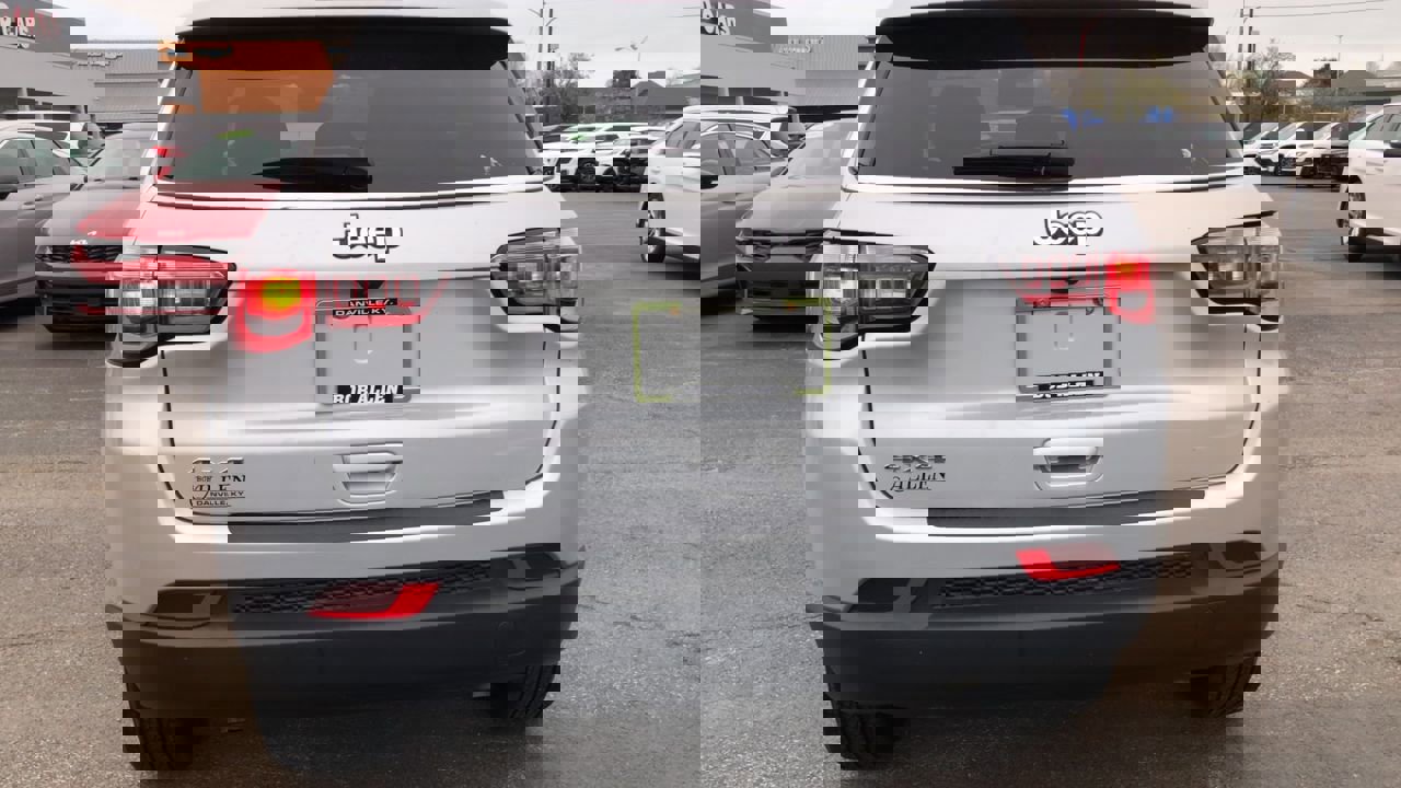 Used 2024 Jeep Compass Sport image 7