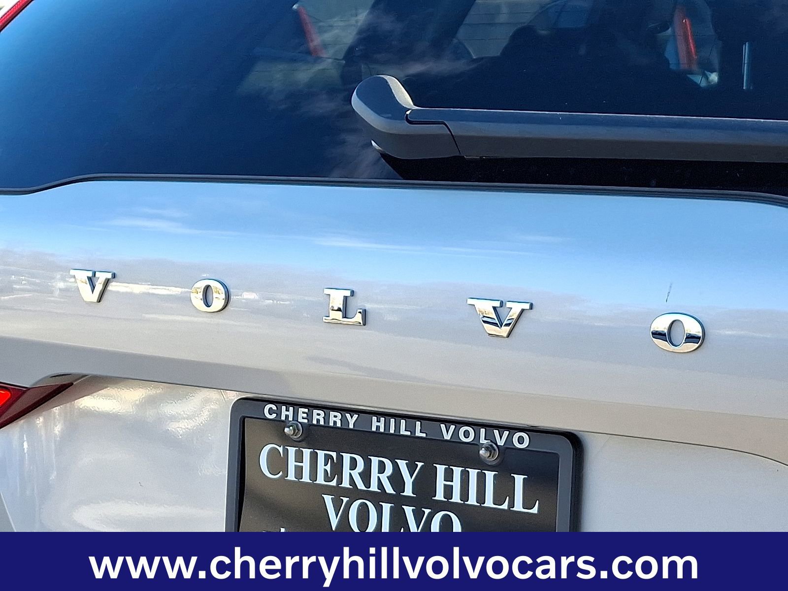 Certified 2025 Volvo XC60 B5 Plus image 31