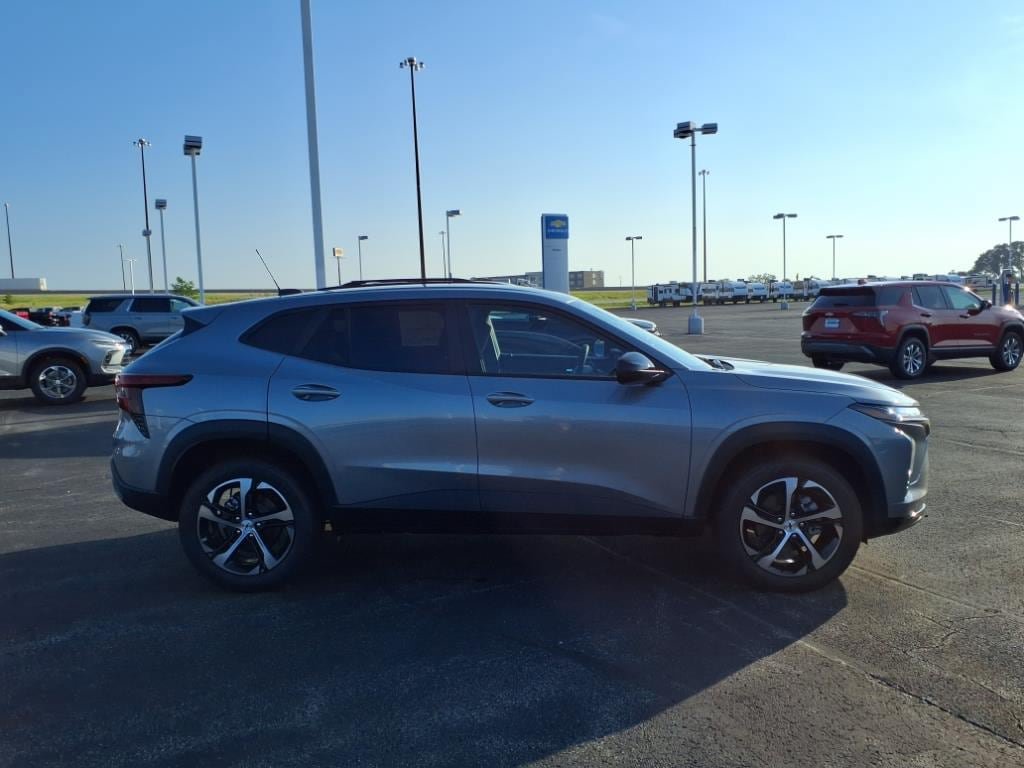New 2025 Chevrolet Trax RS w/ Driver Confidence Package FWD image 2