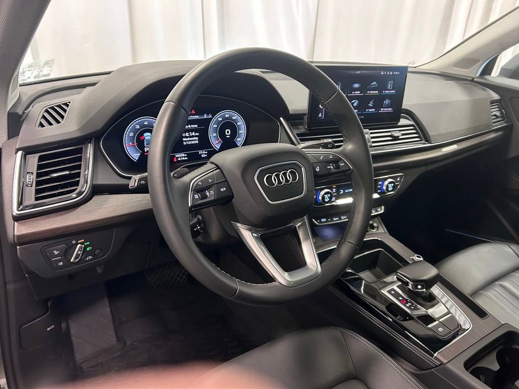 Used 2023 Audi Q5 2.0T Premium Plus w/ Premium Plus Package AWD/4WD image 2