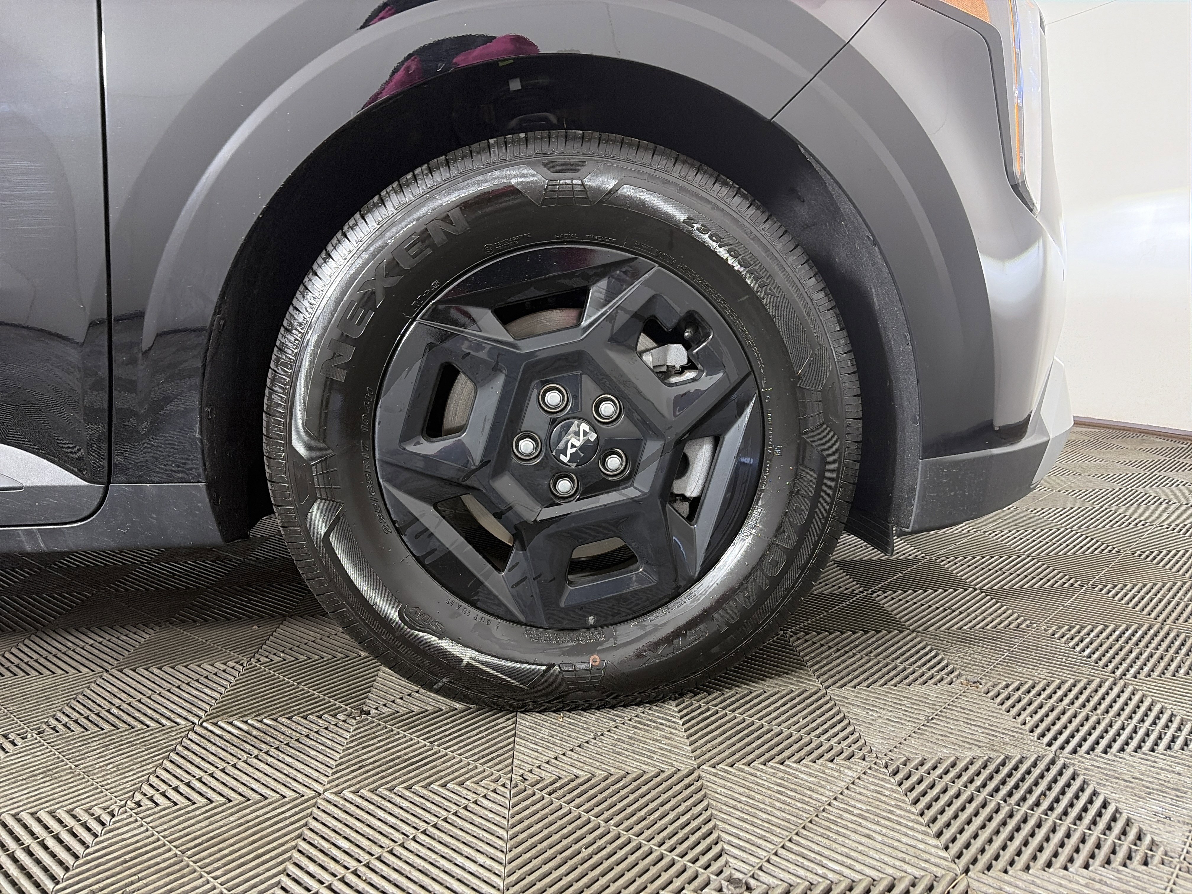 Used 2025 Kia Carnival image 45