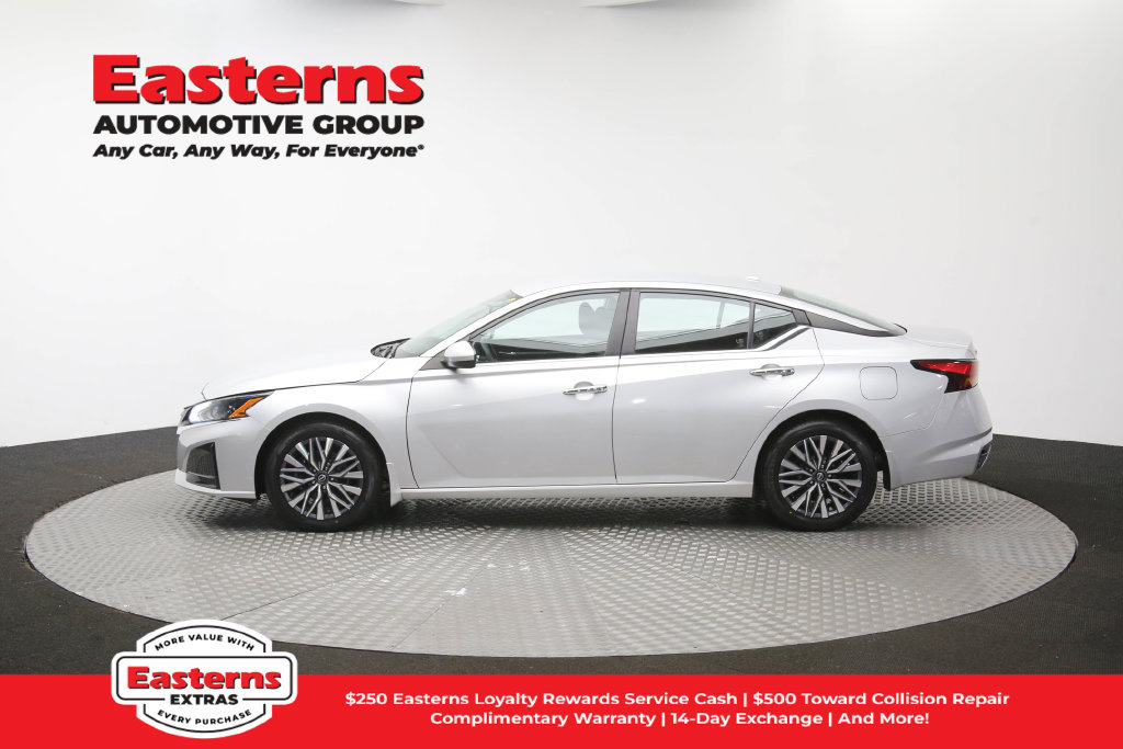 Used 2023 Nissan Altima 2.5 SV FWD image 61