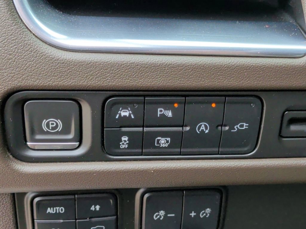 Used 2022 Chevrolet Tahoe LT w/ Luxury Package AWD/4WD image 16