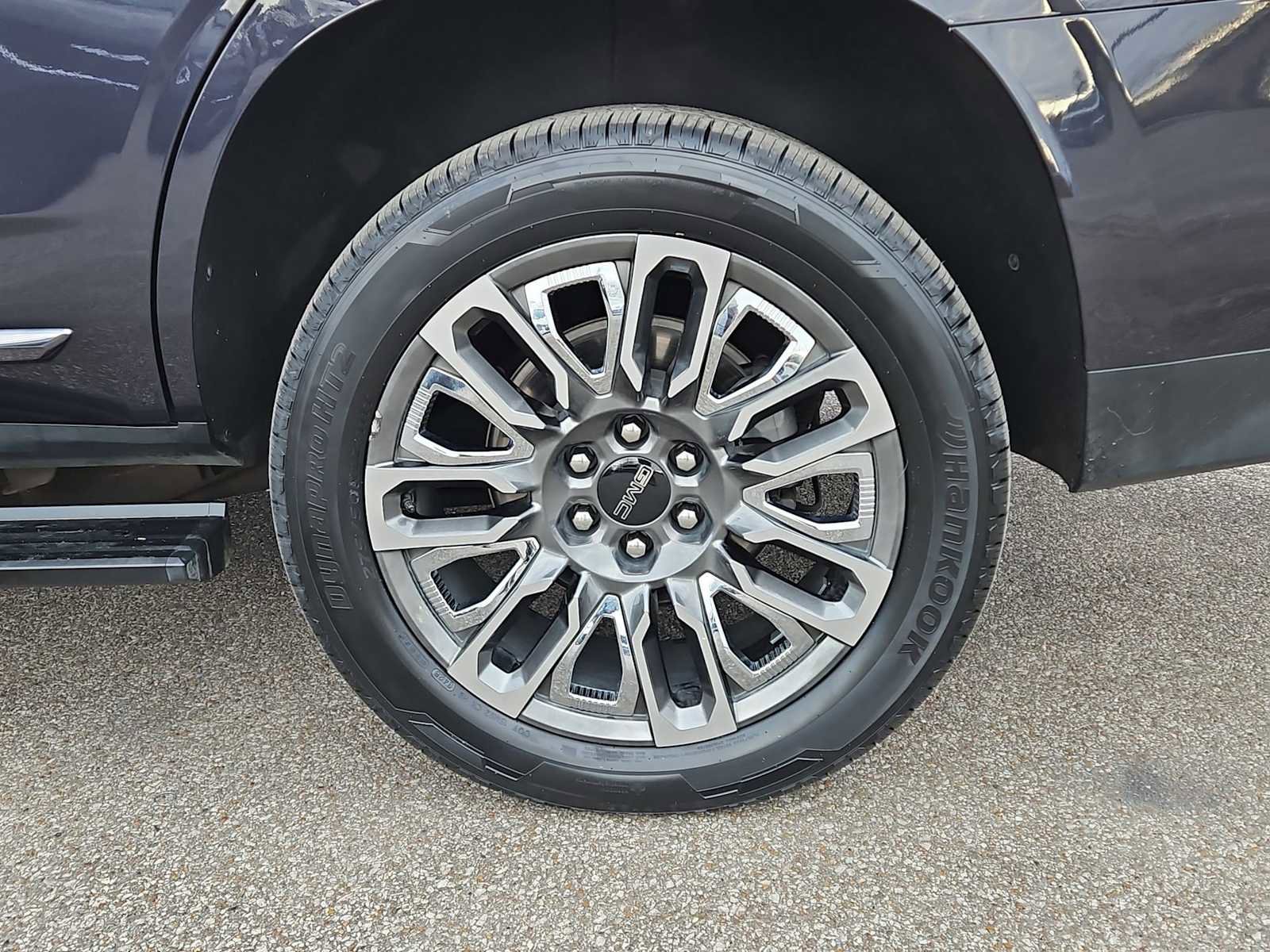 Used 2023 GMC Yukon Denali Ultimate image 14