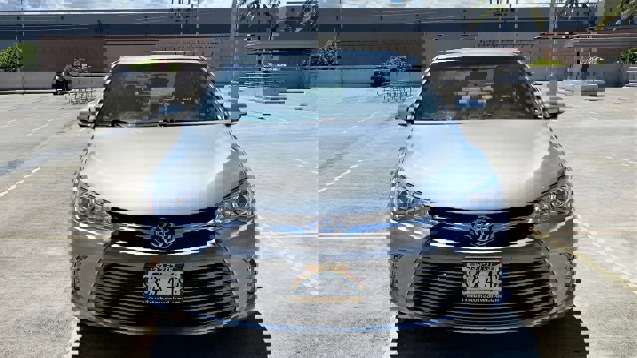 Used 2017 Toyota Camry LE image 2