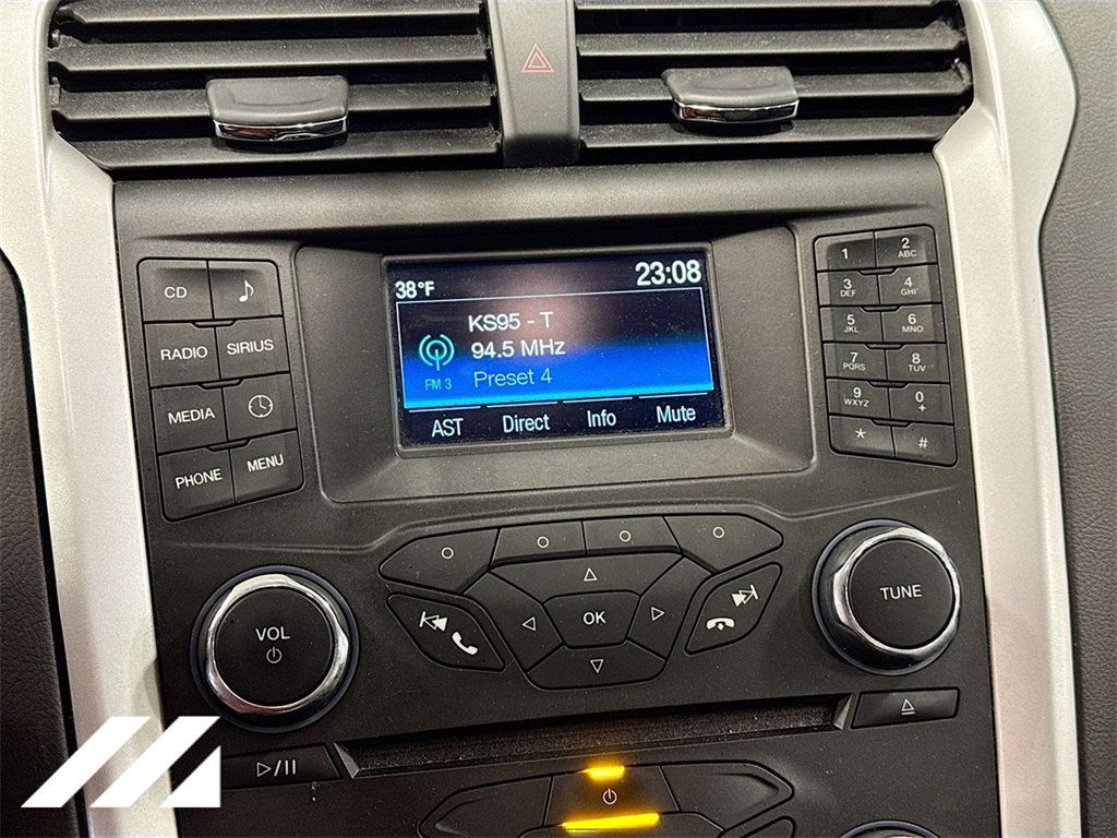 Used 2015 Ford Fusion SE image 16