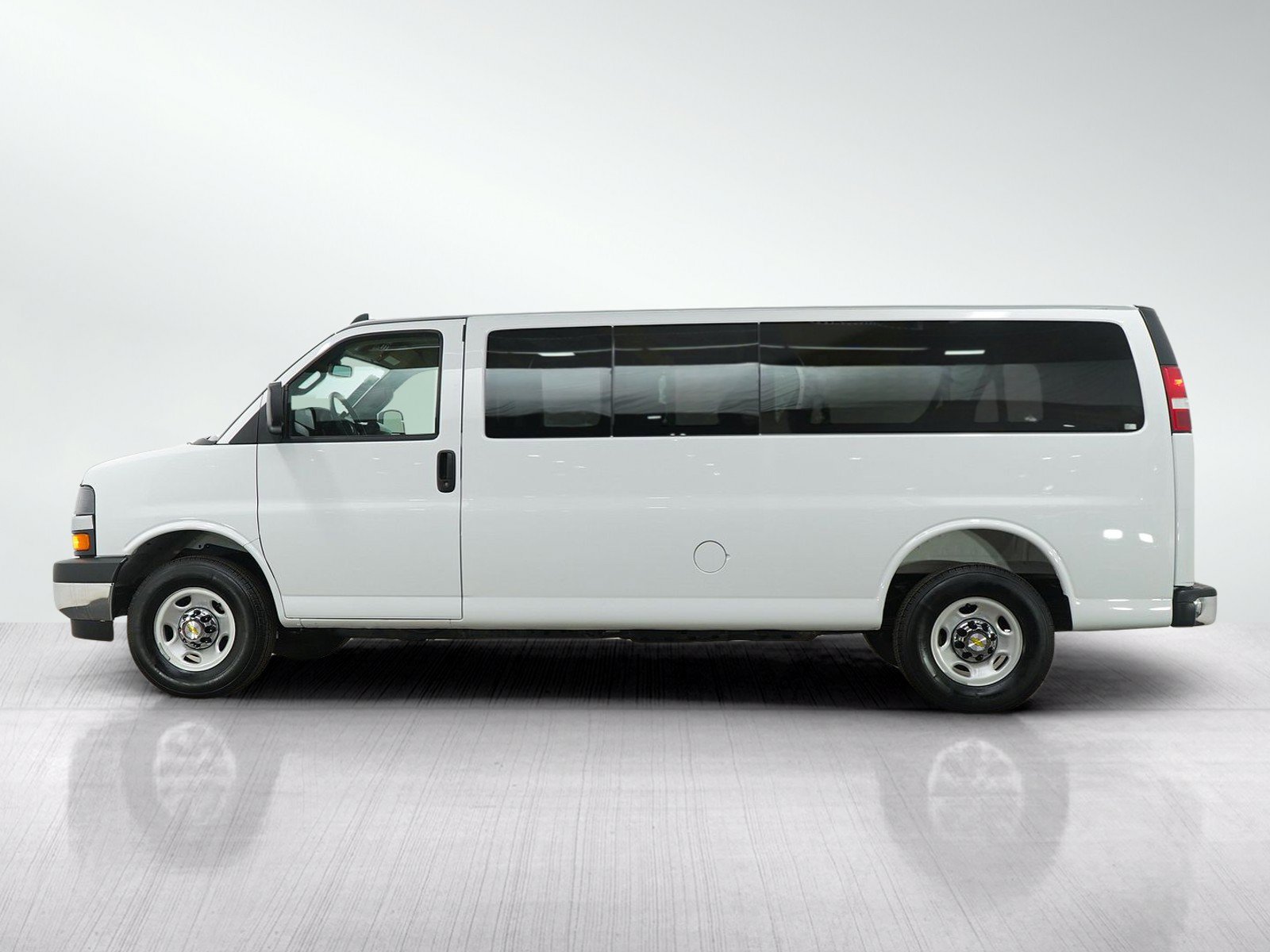 Used 2025 Chevrolet Express 3500 LT w/ LT Preferred Equipment Group RWD image 2
