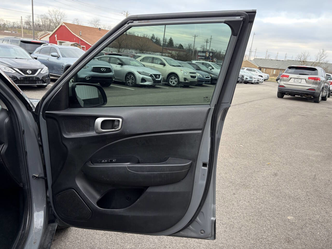 Used 2022 Hyundai Venue SE w/ Cargo Package image 17