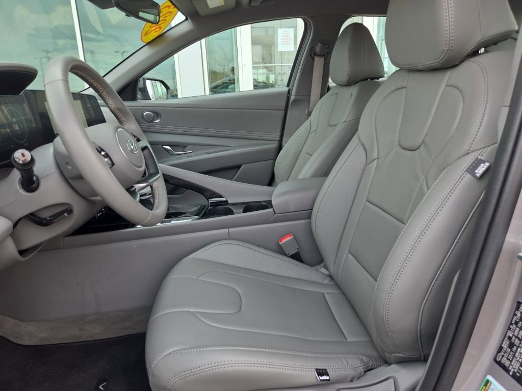 Used 2023 Hyundai Elantra SEL w/ Convenience Package image 18