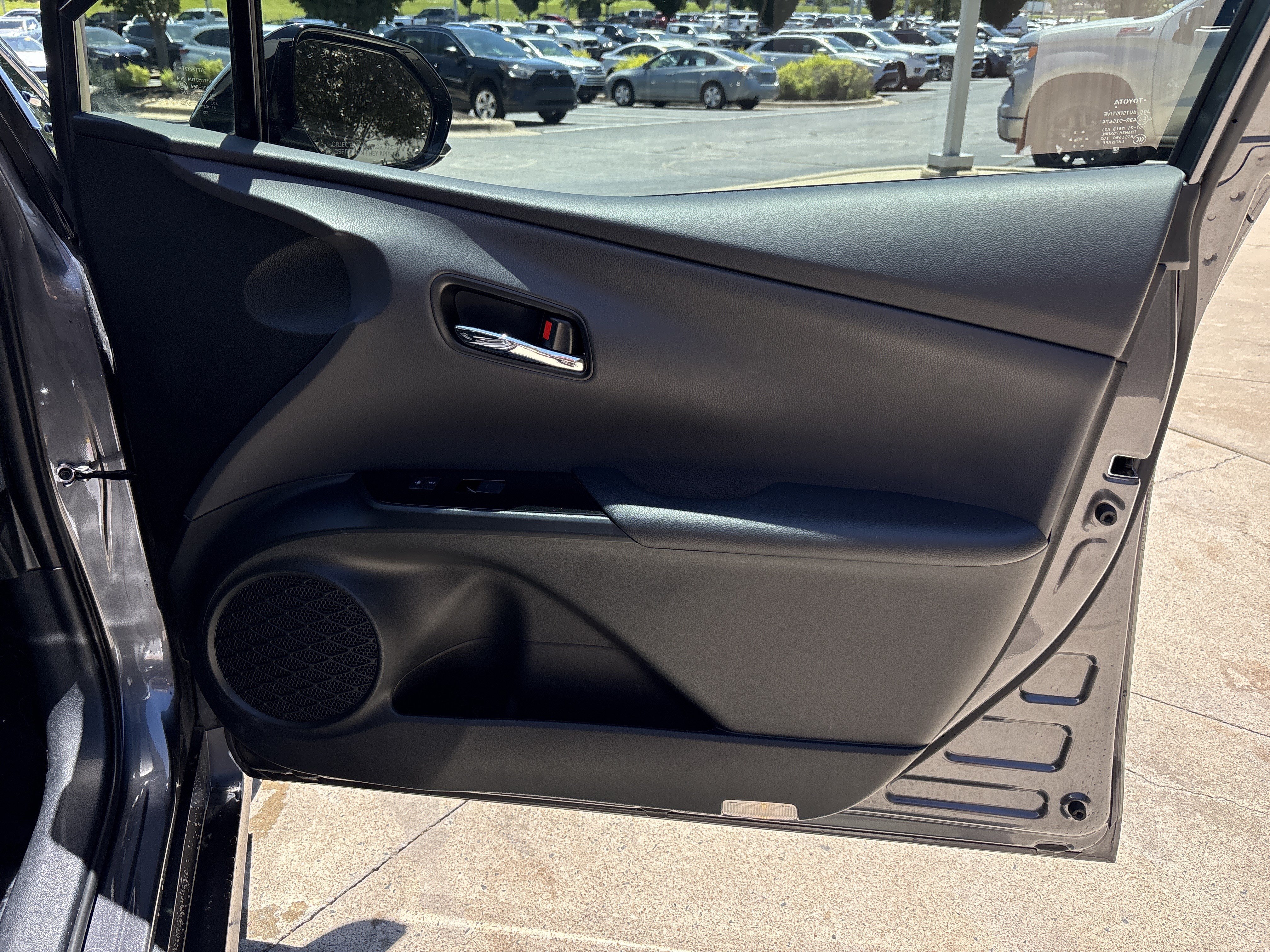 Used 2019 Toyota Prius XLE FWD image 29