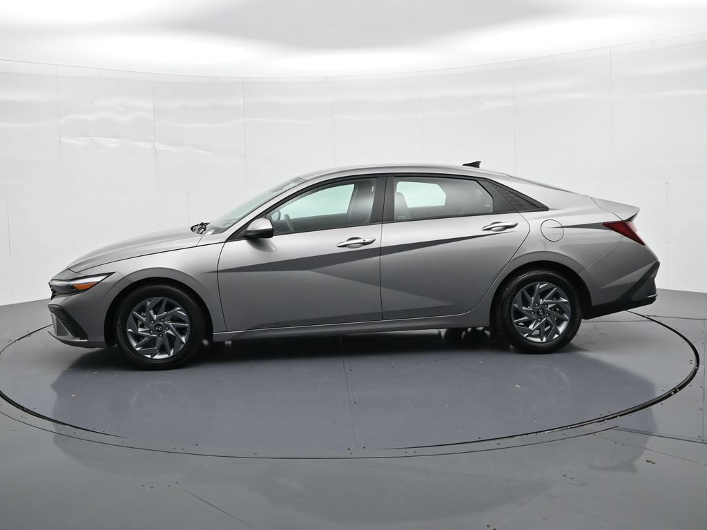 Used 2024 Hyundai Elantra SEL FWD image 9